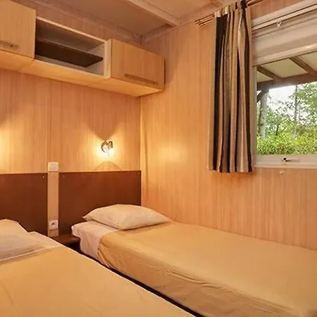 Parc Des Roches Camping *