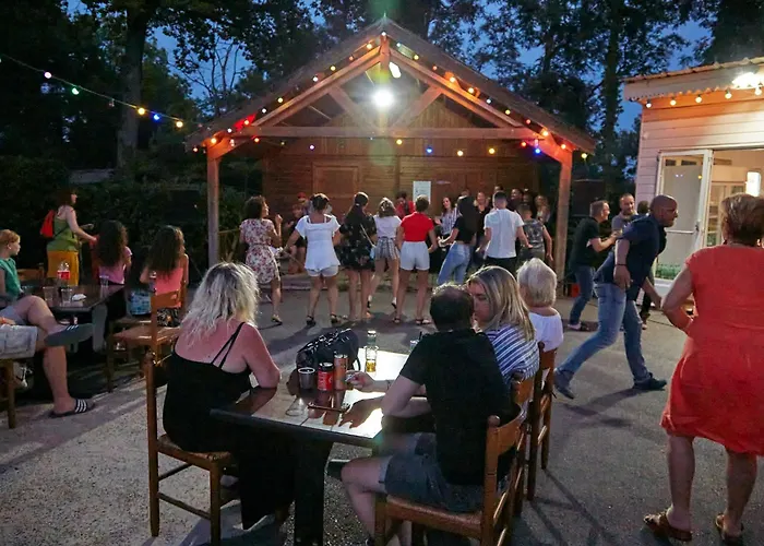 Camping Parc Des Roches Saint-Chéron